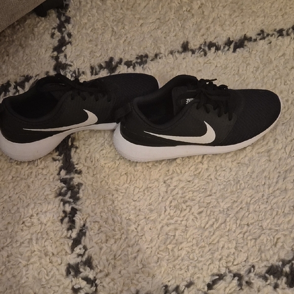 Nike Women's Golf Shoes - Picture 2 of 3